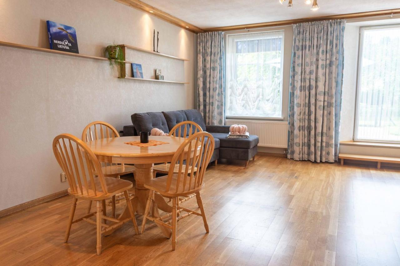 Cozy One Room Apartment With Yard Juodkrantė Kültér fotó
