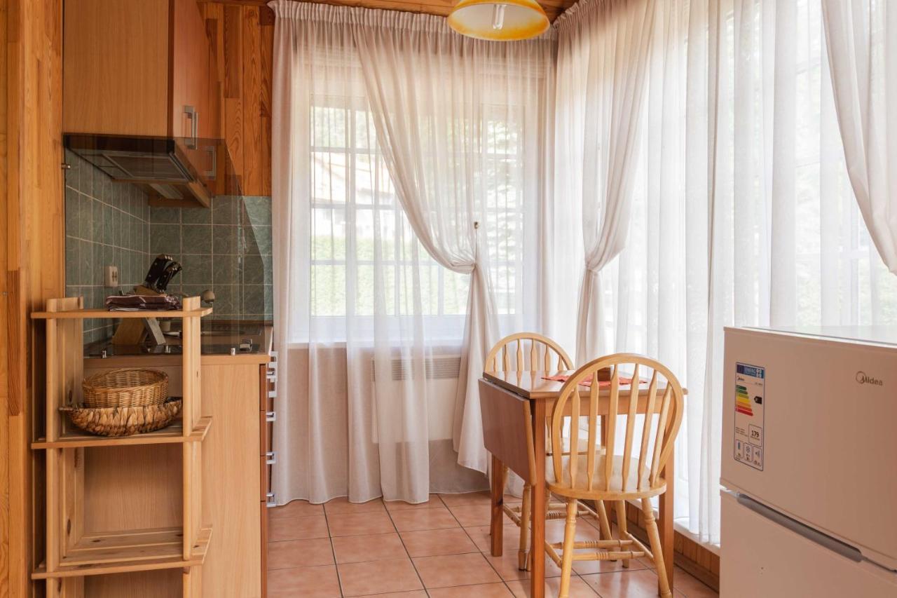 Cozy One Room Apartment With Yard Juodkrantė Kültér fotó